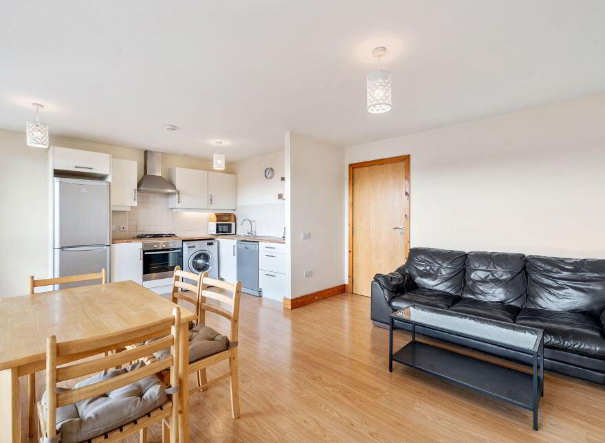 115 Castlegate Way, Adamstown, K78AK83