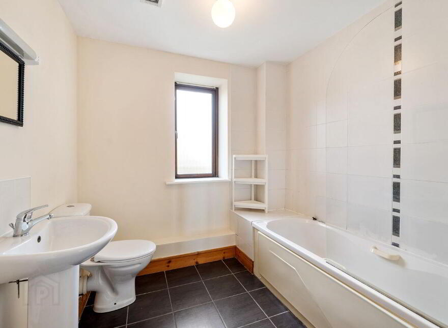 115 Castlegate Way, Adamstown, K78AK83