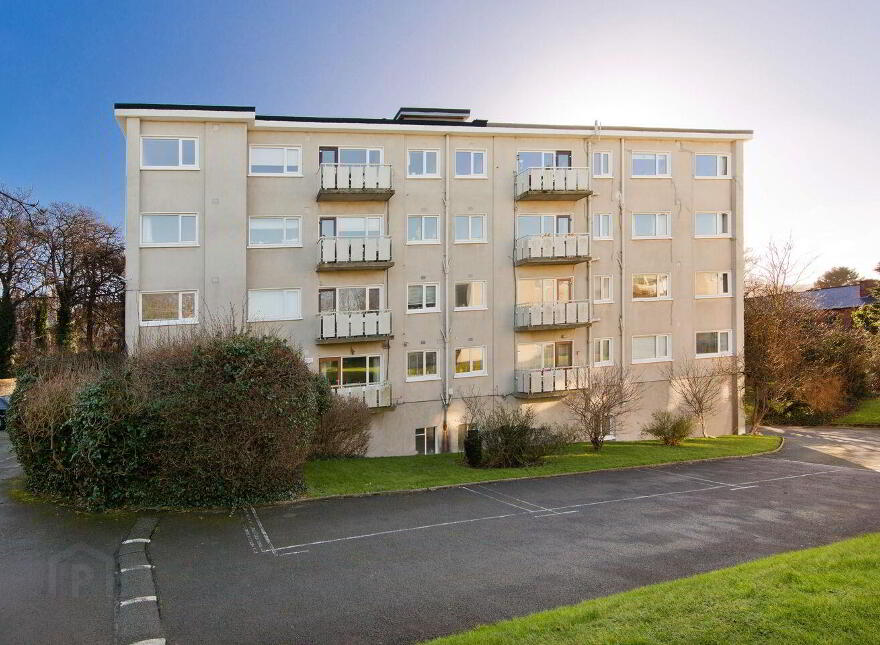 10 Hibernia, De Vesci Court, Monkstown, A96F292