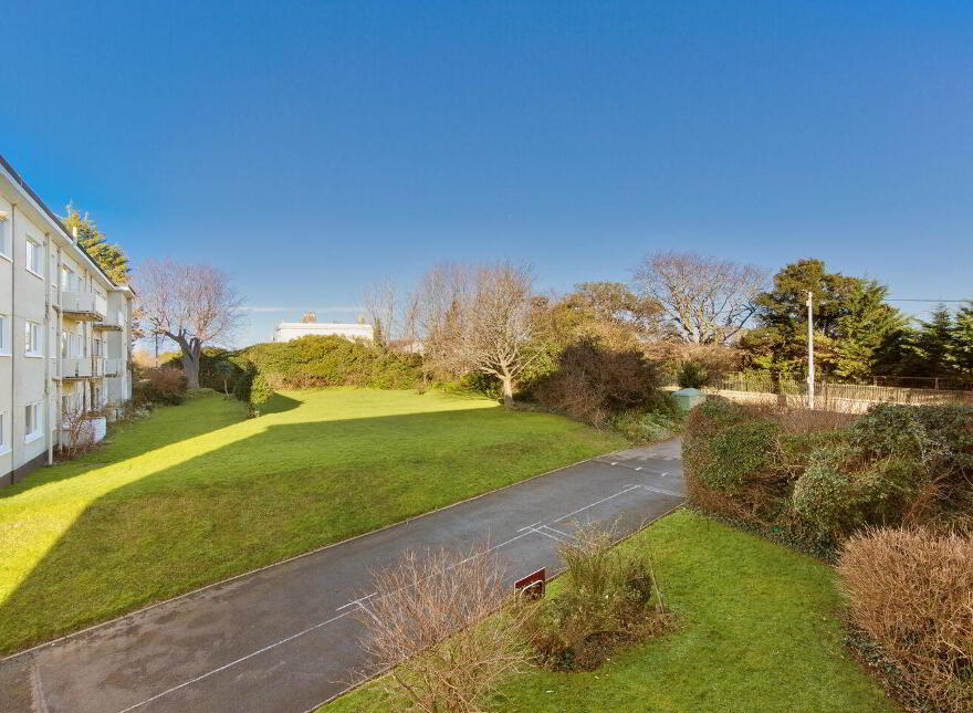 10 Hibernia, De Vesci Court, Monkstown, A96F292
