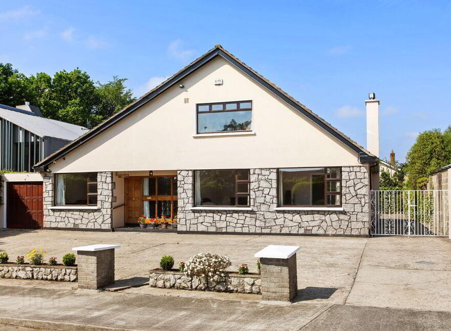 2 Stradbrook Lawn, Blackrock, Blackrock, A94K277
