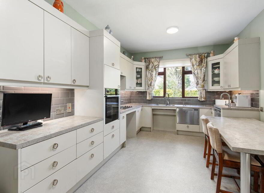 2 Stradbrook Lawn, Blackrock, Blackrock, A94K277
