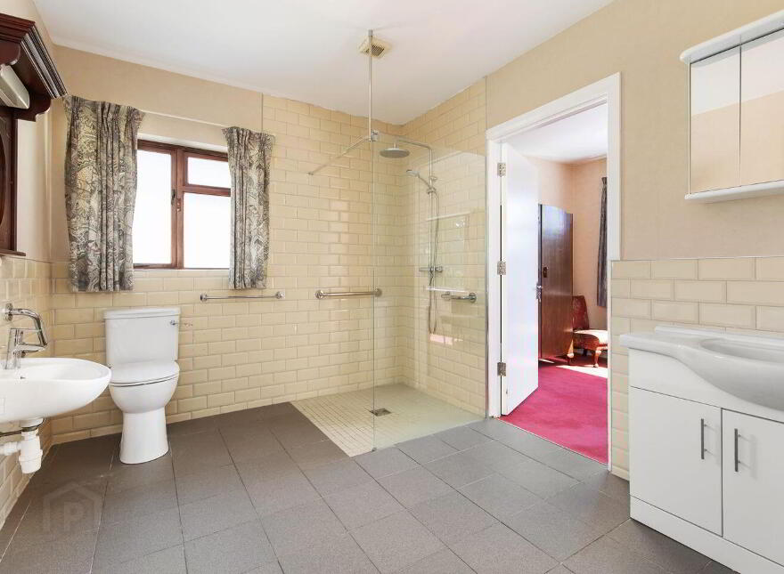 2 Stradbrook Lawn, Blackrock, Blackrock, A94K277