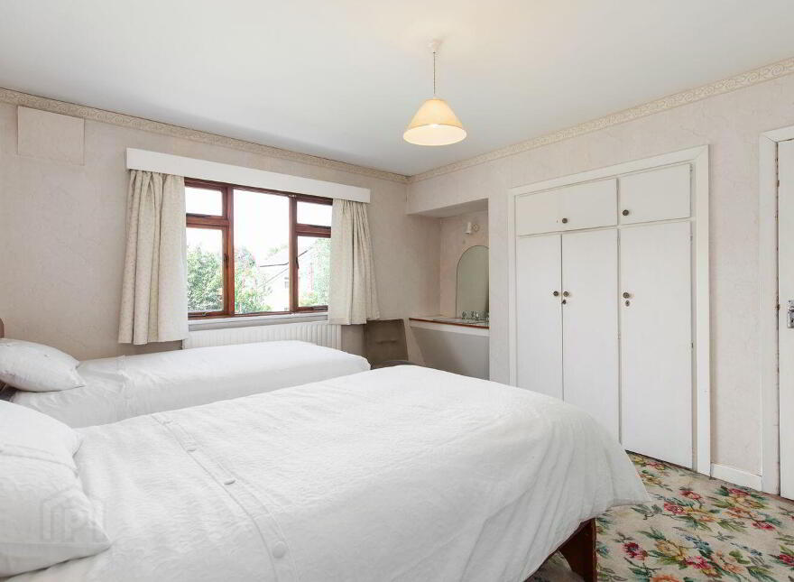 2 Stradbrook Lawn, Blackrock, Blackrock, A94K277