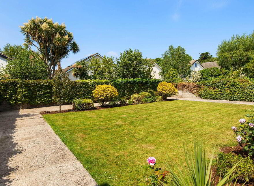2 Stradbrook Lawn, Blackrock, Blackrock, A94K277