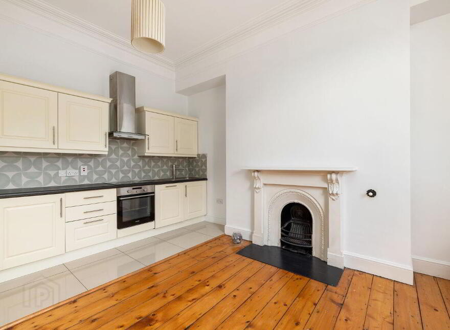 27 Cambridge Terrace, York Road, Dún Laoghaire, Dun Laoghaire, A96H2T7