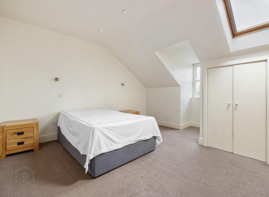 27 Cambridge Terrace, York Road, Dún Laoghaire, Dun Laoghaire, A96H2T7