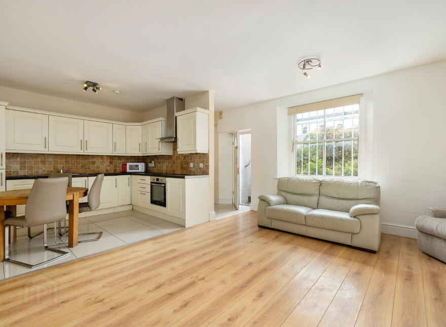 27 Cambridge Terrace, York Road, Dún Laoghaire, Dun Laoghaire, A96H2T7