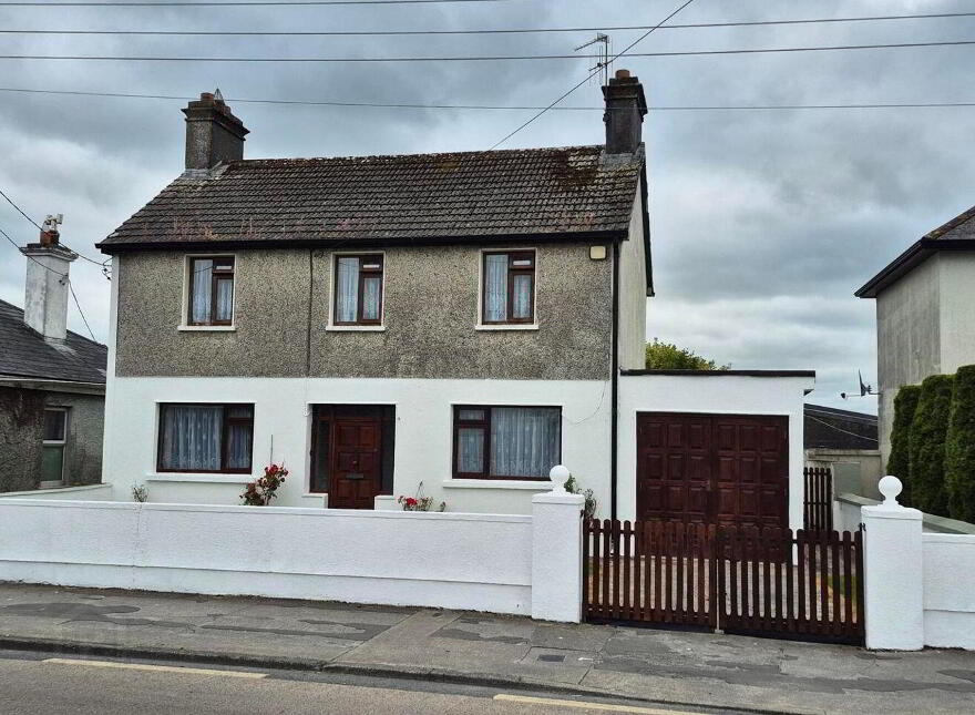 Inisfree, Dublin Road, Tuam, H54HV83