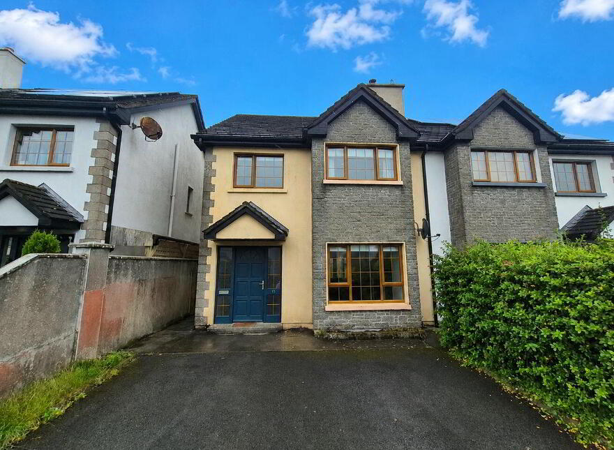 13 Lake View, Glenamaddy, F45AD91 photo