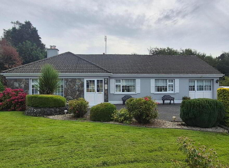 2 Grattan Park, Mountbellew, H53P025 photo