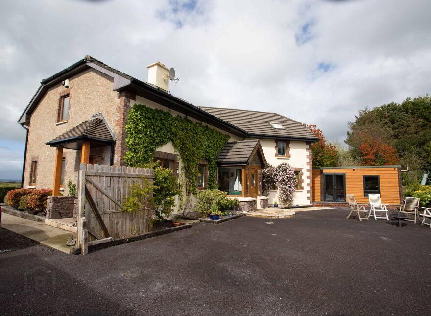 Cappaclogh, Camp, V92PX88