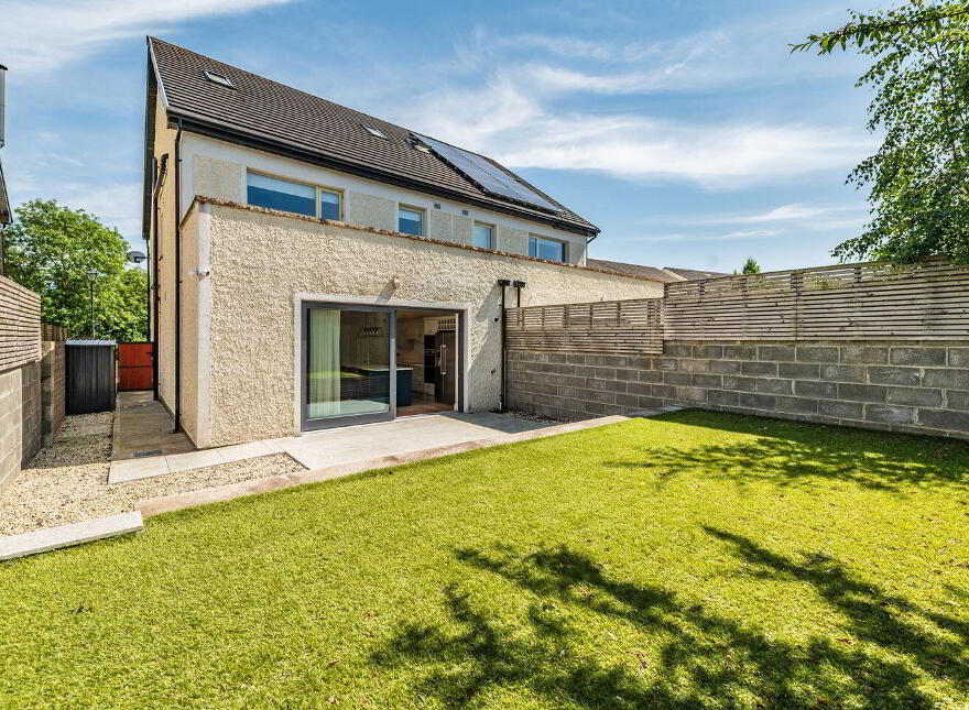 65 Willouise, Sallins, W91WRW2
