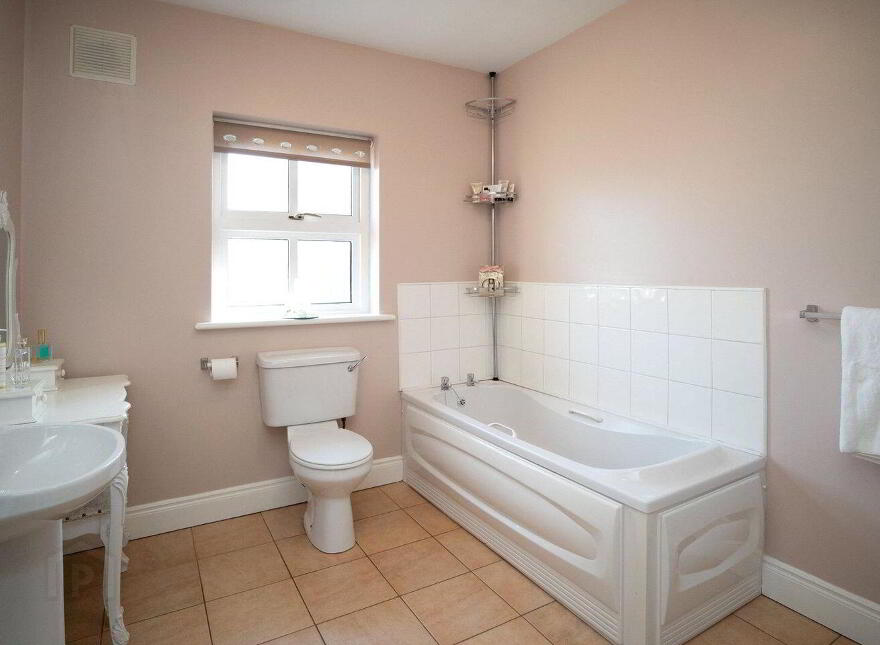 8 Chestnut Drive, Brookfield, Ballyhale, R95D267