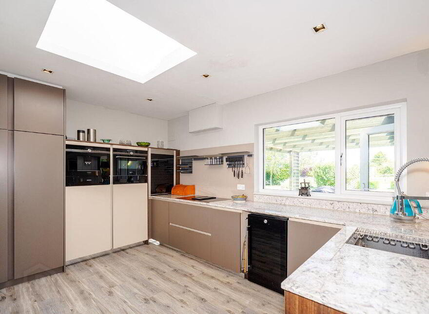 The Farside, Station Road, Thomastown, R95F8E8