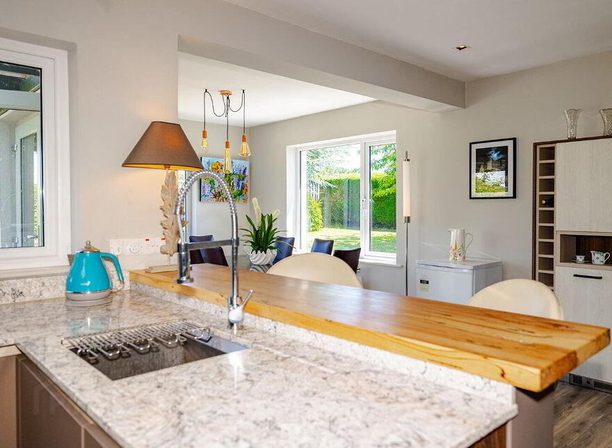 The Farside, Station Road, Thomastown, R95F8E8