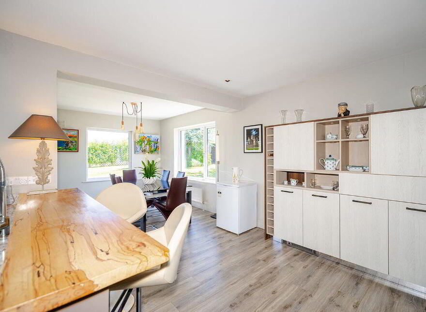 The Farside, Station Road, Thomastown, R95F8E8