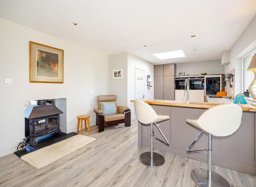 The Farside, Station Road, Thomastown, R95F8E8