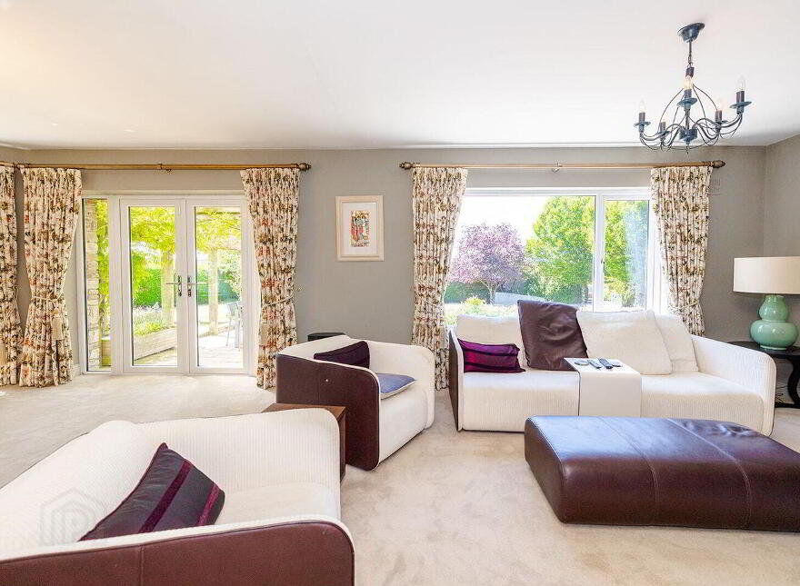 The Farside, Station Road, Thomastown, R95F8E8