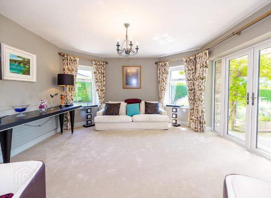 The Farside, Station Road, Thomastown, R95F8E8