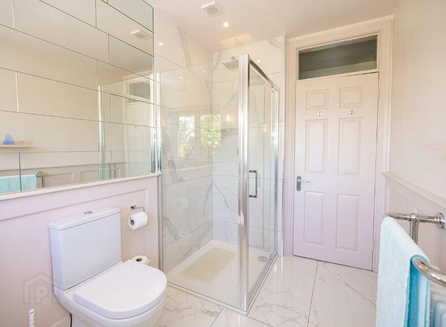 The Farside, Station Road, Thomastown, R95F8E8