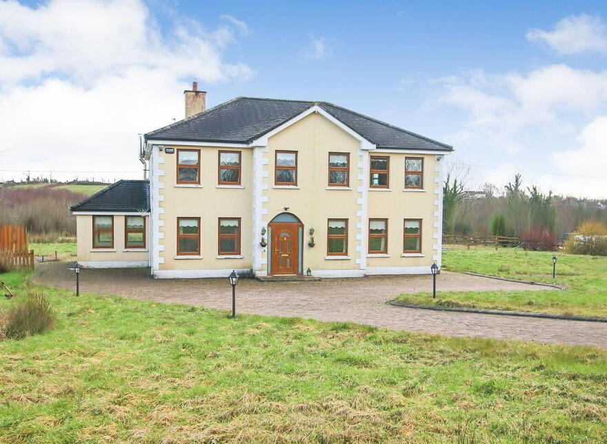 Clenahoo House, Leitrim Road, Carrick-On-Shannon, N41FN24