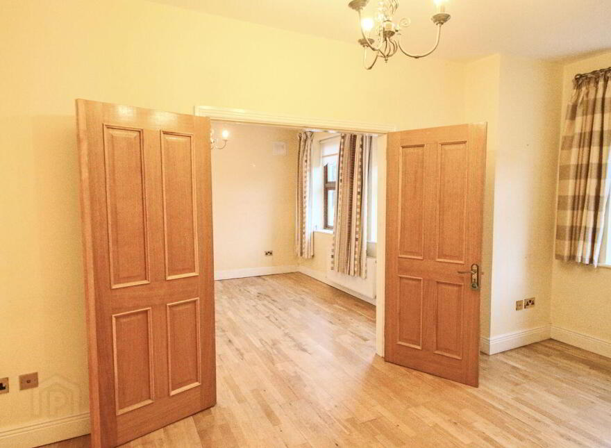 Clenahoo House, Leitrim Road, Carrick-On-Shannon, N41FN24