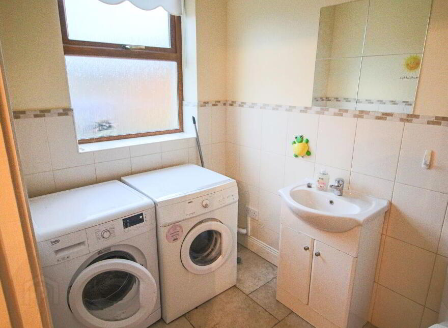 Clenahoo House, Leitrim Road, Carrick-On-Shannon, N41FN24