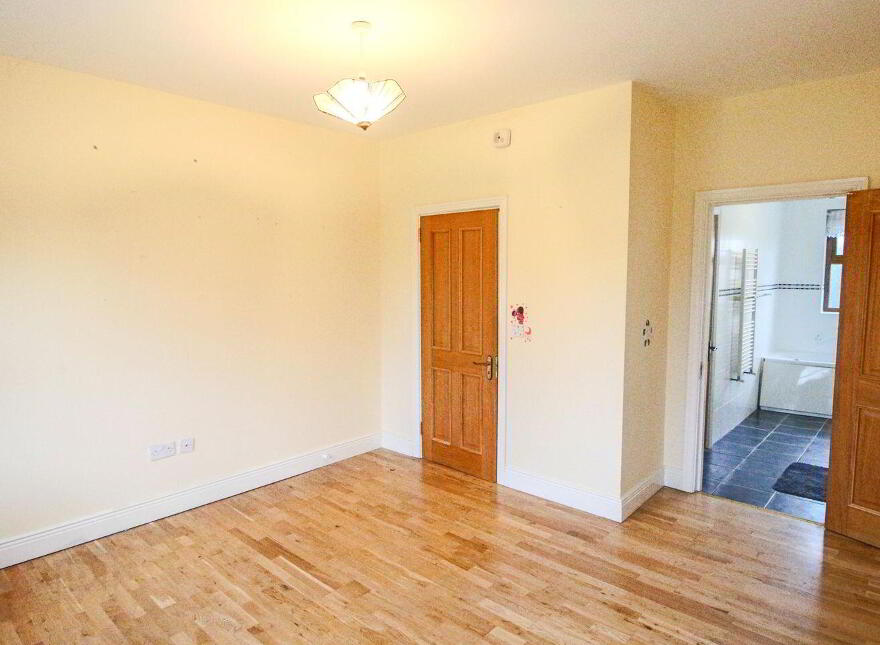 Clenahoo House, Leitrim Road, Carrick-On-Shannon, N41FN24