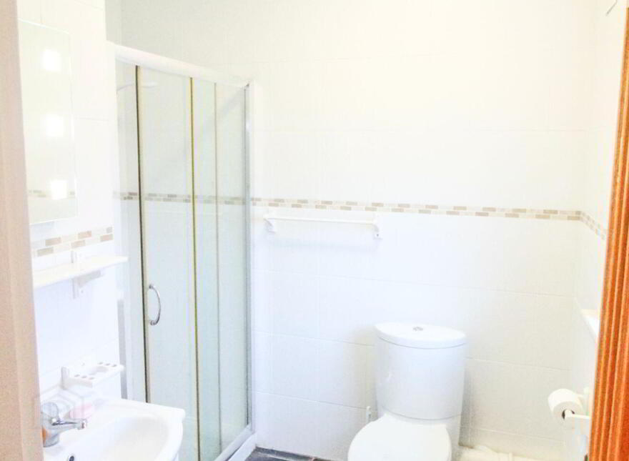 Clenahoo House, Leitrim Road, Carrick-On-Shannon, N41FN24