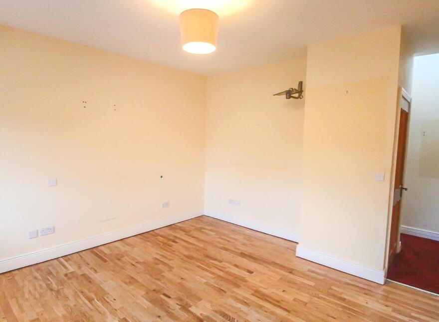 Clenahoo House, Leitrim Road, Carrick-On-Shannon, N41FN24