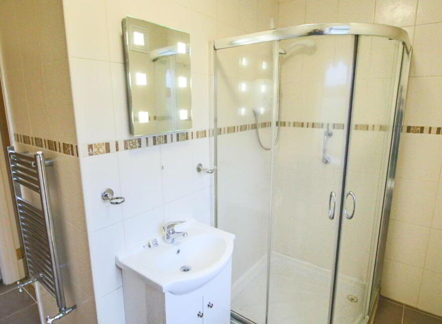 Clenahoo House, Leitrim Road, Carrick-On-Shannon, N41FN24