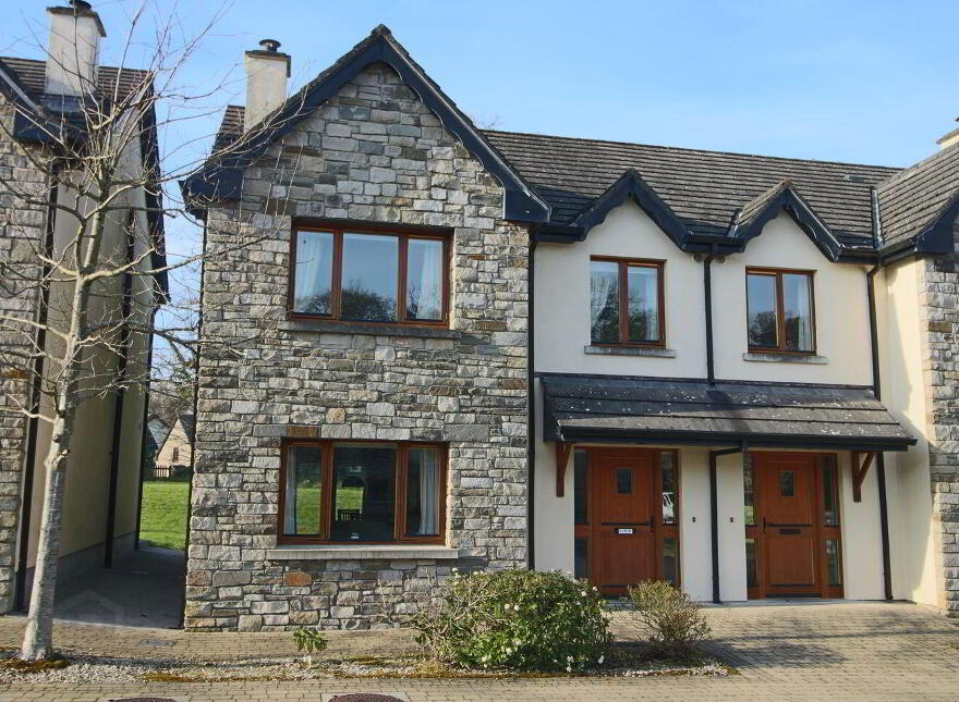20 Earl Court, Lough Rynn, Mohill, N41E3H4