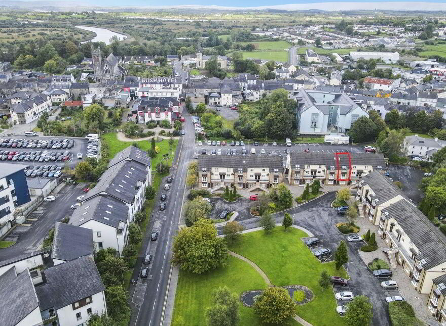 13 Boderg, Shannon Court, Carrick-On-Shannon, N41AH75 photo