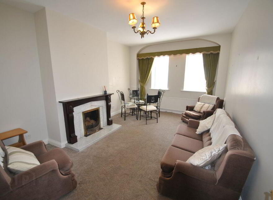 Grove Street, Roscrea, E53X822