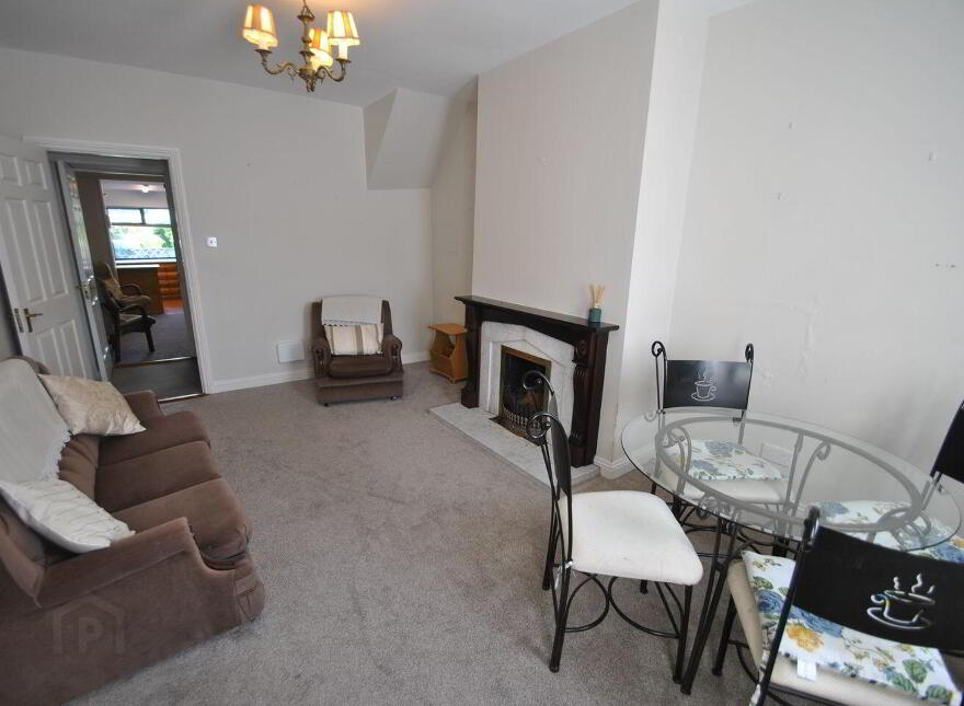 Grove Street, Roscrea, E53X822