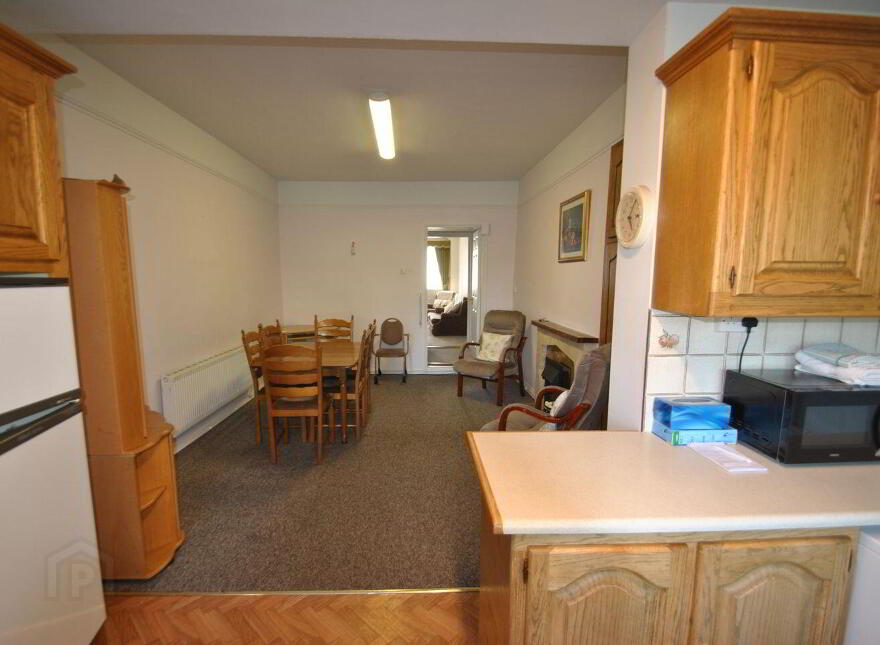 Grove Street, Roscrea, E53X822