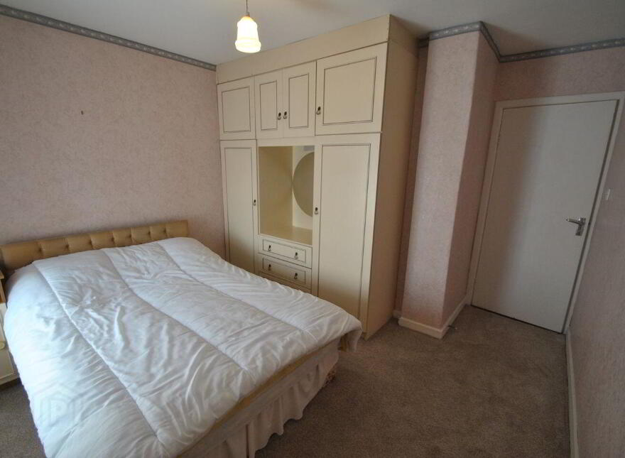 Grove Street, Roscrea, E53X822