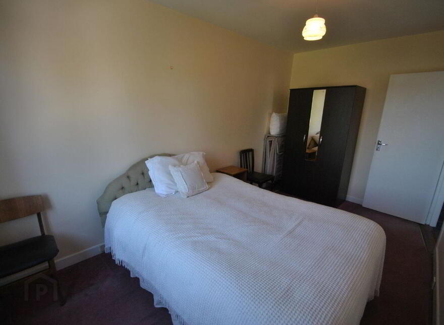 Grove Street, Roscrea, E53X822