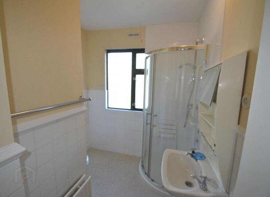 Grove Street, Roscrea, E53X822