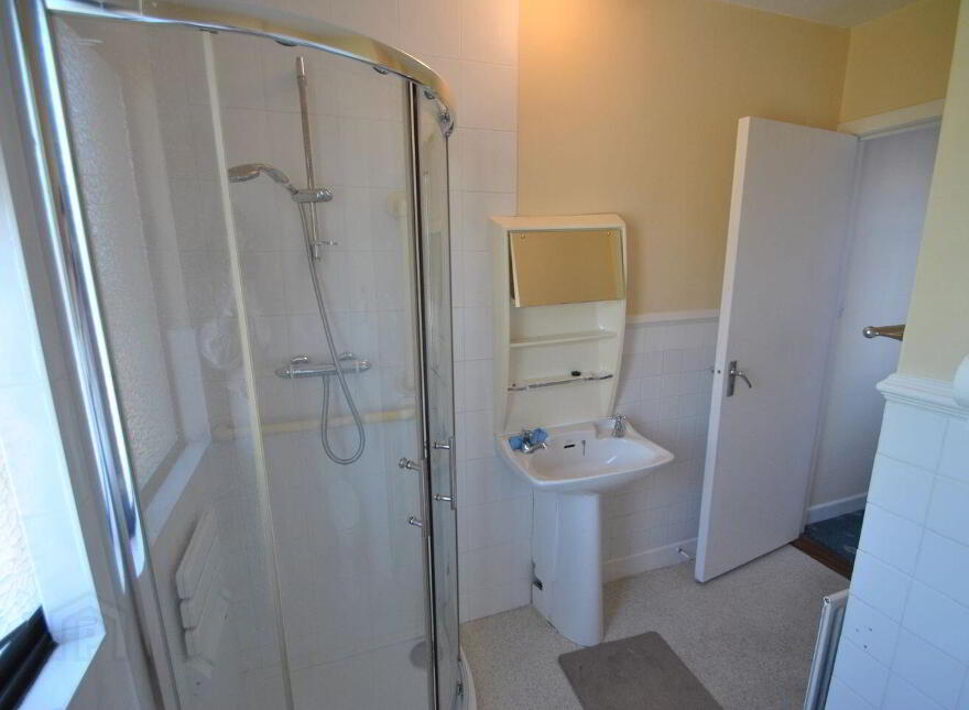 Grove Street, Roscrea, E53X822