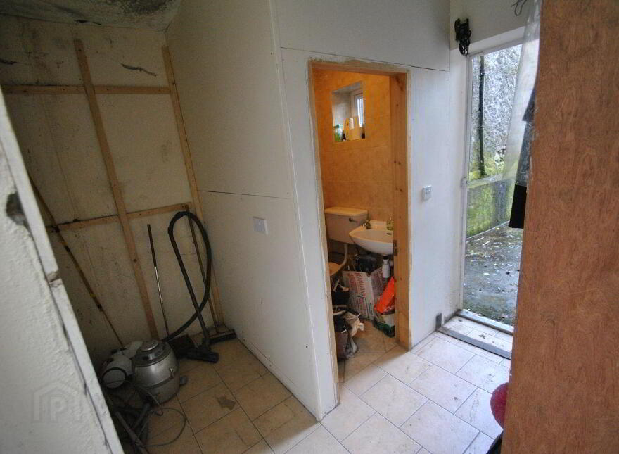Main Street, Roscrea, E53VP76