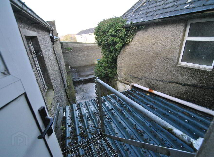Main Street, Roscrea, E53VP76