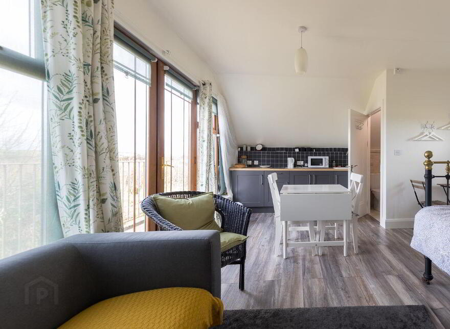Templetown, Templetown, Y34Y236