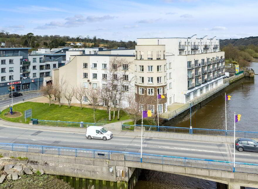 Apt 13, Waterside, New Ross, Y34V327