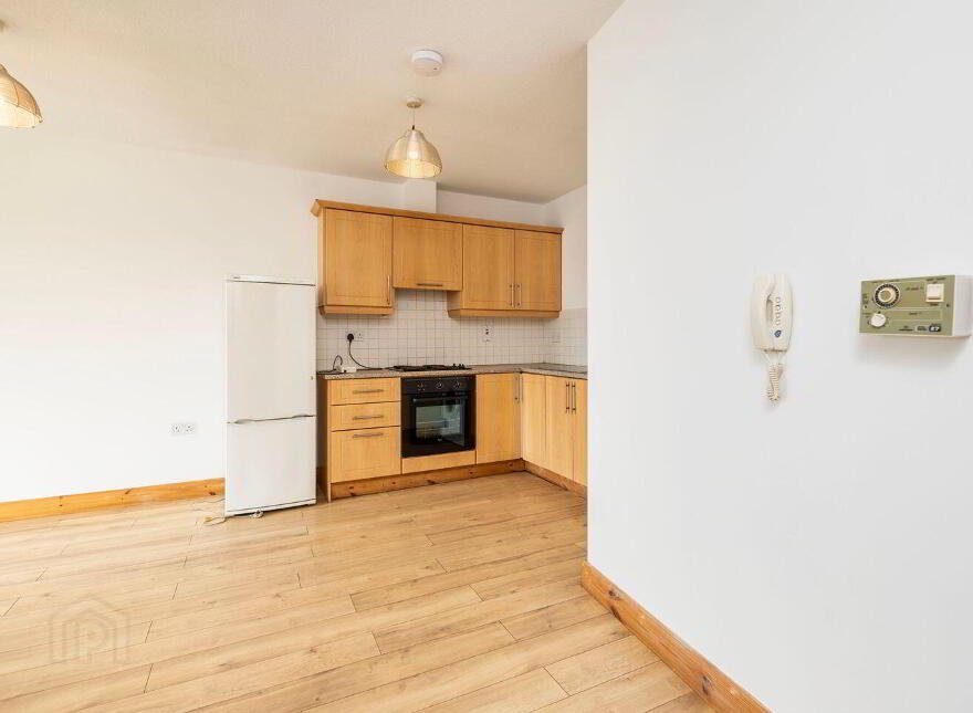 Apt 13, Waterside, New Ross, Y34V327