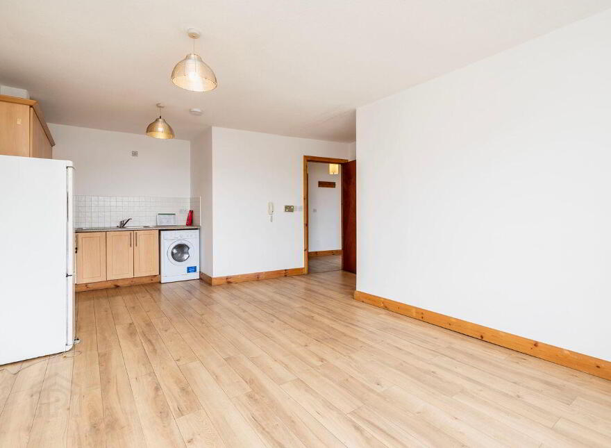 Apt 13, Waterside, New Ross, Y34V327