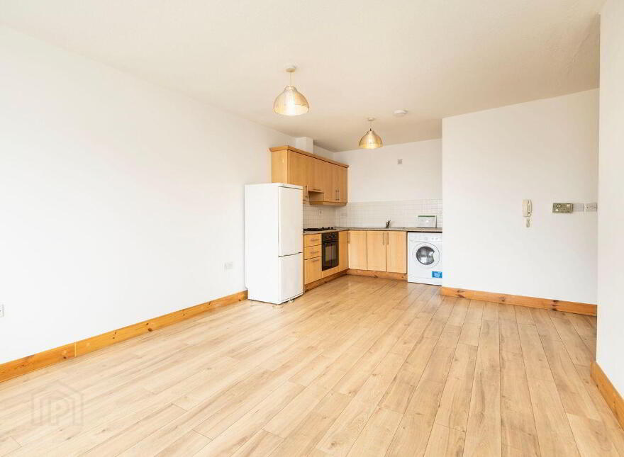 Apt 13, Waterside, New Ross, Y34V327