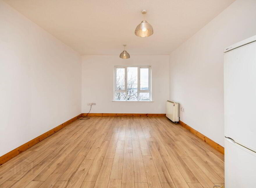 Apt 13, Waterside, New Ross, Y34V327