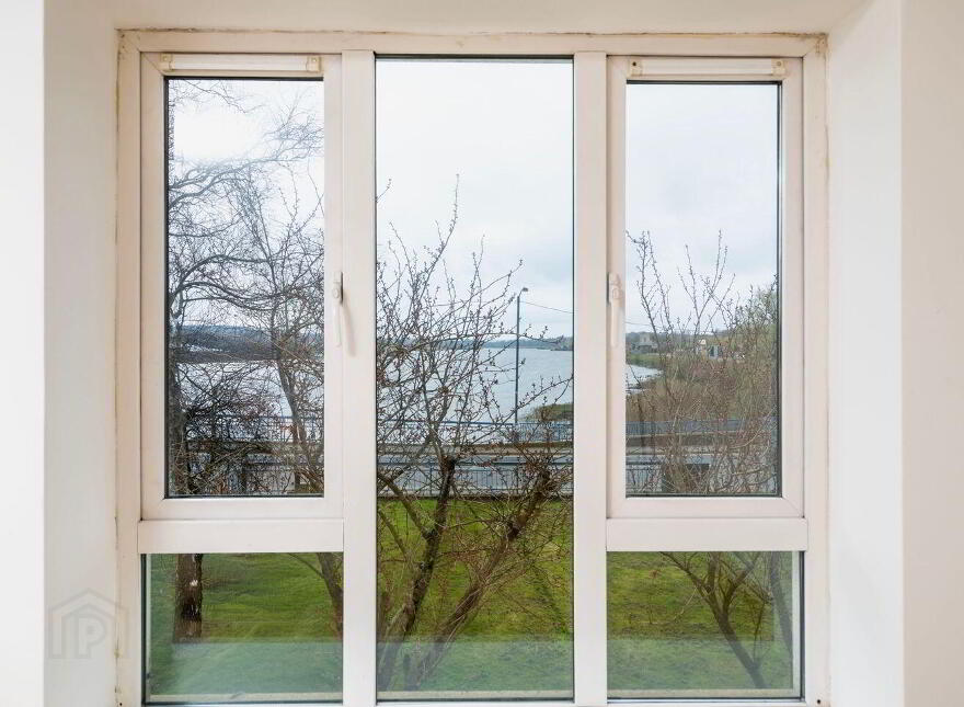 Apt 13, Waterside, New Ross, Y34V327